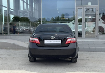 Подержанный автомобиль Toyota Camry Sedan 2008 года (6 фото)
