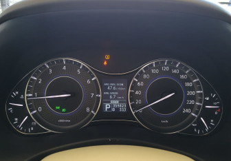 Подержанный автомобиль Infiniti QX56 2012 года (10 фото)