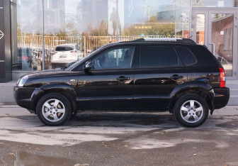 Подержанный автомобиль Hyundai Tucson 2008 года (8 фото)