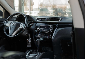 Подержанный автомобиль Nissan Qashqai 2015 года (10 фото)