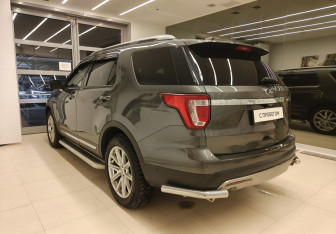 Подержанный автомобиль Ford Explorer 2017 года (6 фото)