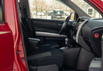 Подержанный автомобиль Nissan X-Trail 2010 года (19 фото)