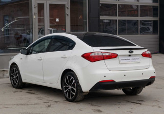 Подержанный автомобиль Kia Cerato Sedan 2013 года (7 фото)