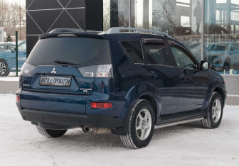 Подержанный автомобиль Mitsubishi Outlander 2010 года (5 фото)
