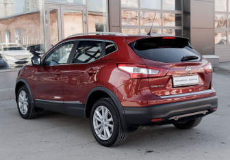 Подержанный автомобиль Nissan Qashqai 2015 года (7 фото)