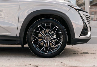 Подержанный автомобиль Changan UNI-T 2023 года (9 фото)