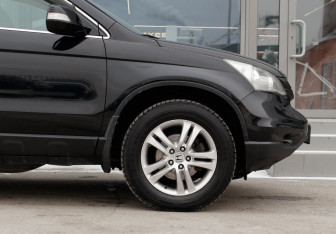 Подержанный автомобиль Honda CR-V 2011 года (9 фото)