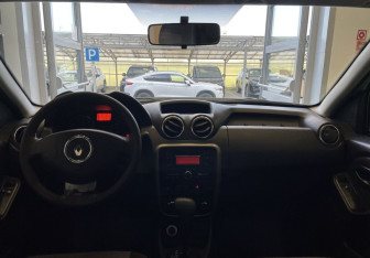 Подержанный автомобиль Renault Duster 2014 года (10 фото)