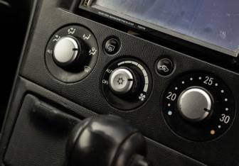 Подержанный автомобиль Mitsubishi Airtrek 2002 года (14 фото)