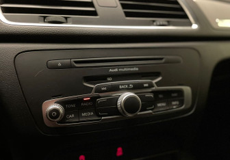 Подержанный автомобиль Audi Q3 2013 года (12 фото)