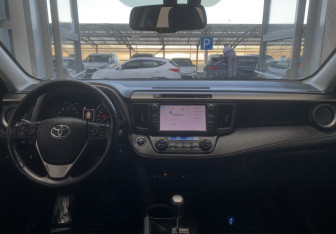 Подержанный автомобиль Toyota RAV4 2019 года (11 фото)