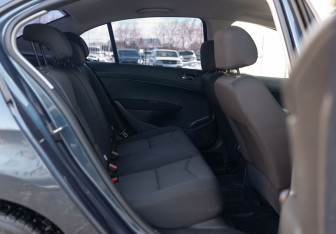 Подержанный автомобиль Peugeot 408 2012 года (18 фото)