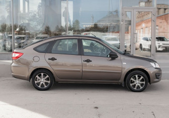 Подержанный автомобиль LADA (ВАЗ) Granta Sedan 2017 года (4 фото)