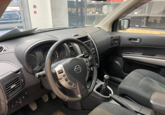 Подержанный автомобиль Nissan X-Trail 2013 года (7 фото)