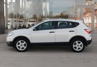 Подержанный автомобиль Nissan Qashqai 2013 года (8 фото)