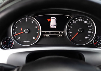 Подержанный автомобиль Volkswagen Touareg 2015 года (13 фото)