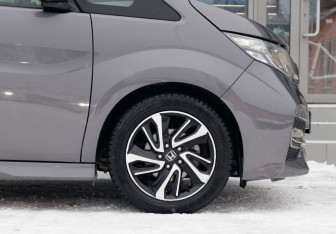 Подержанный автомобиль Honda Stepwgn 2016 года (9 фото)