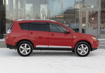 Подержанный автомобиль Mitsubishi Outlander 2007 года (4 фото)