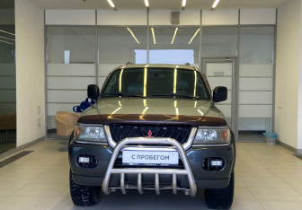 Подержанный автомобиль Mitsubishi Montero Sport 2001 года (3 фото)
