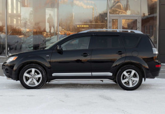 Подержанный автомобиль Mitsubishi Outlander 2007 года (8 фото)