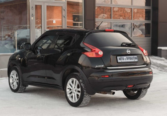 Подержанный автомобиль Nissan Juke 2011 года (7 фото)