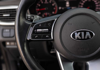 Подержанный автомобиль Kia Optima Sedan 2019 года (12 фото)