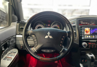 Подержанный автомобиль Mitsubishi Pajero 2019 года (10 фото)