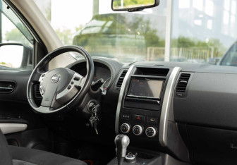 Подержанный автомобиль Nissan X-Trail 2013 года (10 фото)