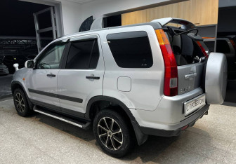 Подержанный автомобиль Honda CR-V 2002 года (7 фото)