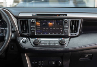 Подержанный автомобиль Toyota RAV4 2017 года (14 фото)