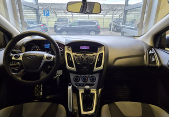 Подержанный автомобиль Ford Focus Sedan 2011 года (8 фото)