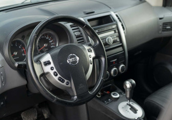 Подержанный автомобиль Nissan X-Trail 2008 года (11 фото)