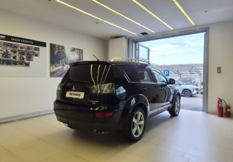 Подержанный автомобиль Mitsubishi Outlander 2008 года (4 фото)