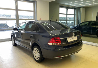 Подержанный автомобиль Volkswagen Polo Sedan 2016 года (7 фото)