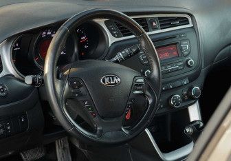 Подержанный автомобиль Kia Ceed Wagon 2018 года (11 фото)