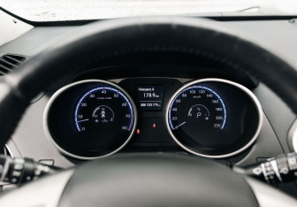 Подержанный автомобиль Hyundai ix35 2012 года (13 фото)