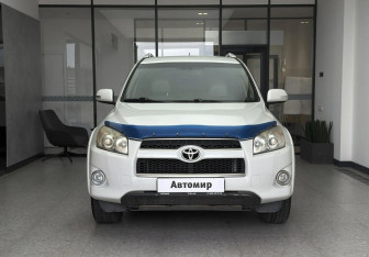 Подержанный автомобиль Toyota RAV4 2011 года (2 фото)