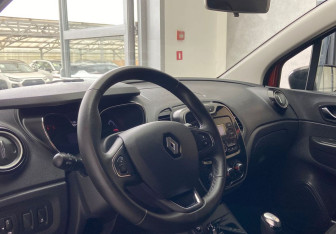 Подержанный автомобиль Renault Kaptur 2018 года (8 фото)