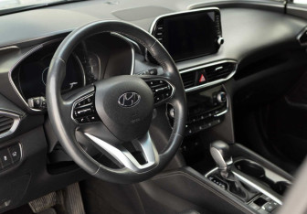 Подержанный автомобиль Hyundai Santa Fe 2018 года (11 фото)