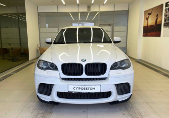 Подержанный автомобиль BMW X6 2013 года (2 фото)