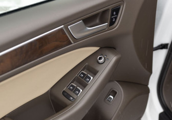 Подержанный автомобиль Audi Q5 2012 года (15 фото)