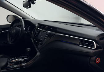 Подержанный автомобиль Toyota Camry Sedan 2018 года (12 фото)