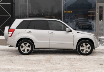 Подержанный автомобиль Suzuki Grand Vitara 2010 года (4 фото)