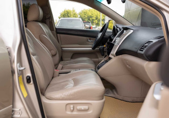Подержанный автомобиль Lexus RX 2005 года (22 фото)