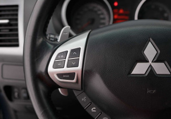 Подержанный автомобиль Mitsubishi Outlander 2007 года (12 фото)