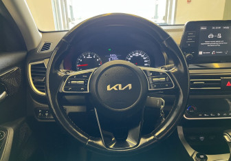 Подержанный автомобиль Kia Seltos 2022 года (9 фото)