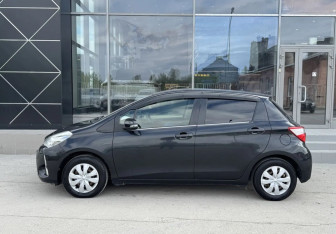 Подержанный автомобиль Toyota Vitz 2017 года (8 фото)