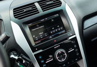 Подержанный автомобиль Ford Explorer 2014 года (14 фото)