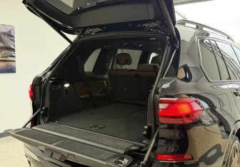 Подержанный автомобиль BMW X7 2019 года (16 фото)