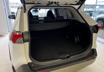 Подержанный автомобиль Toyota RAV4 2020 года (8 фото)